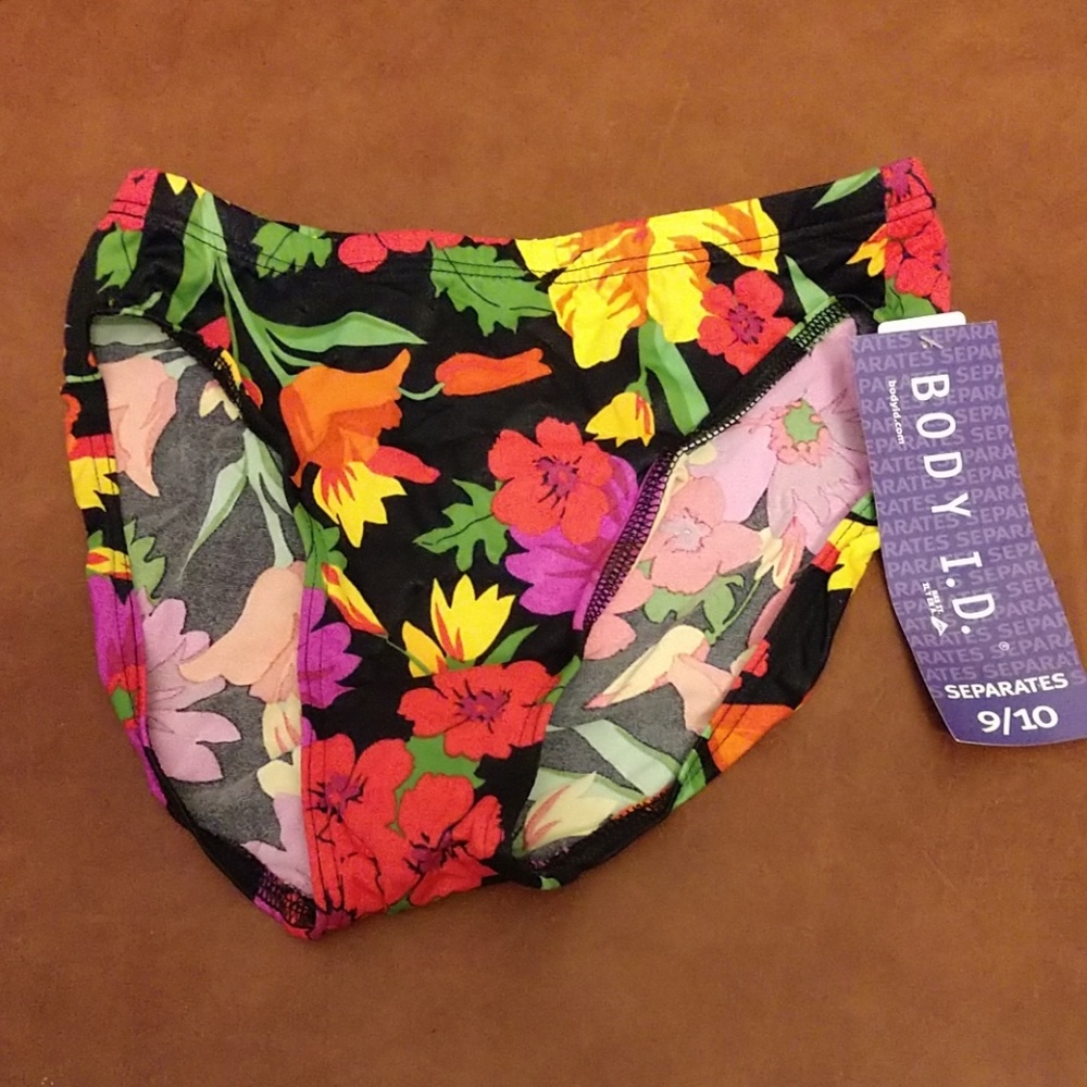 BNWT bathing suit swim bottoms